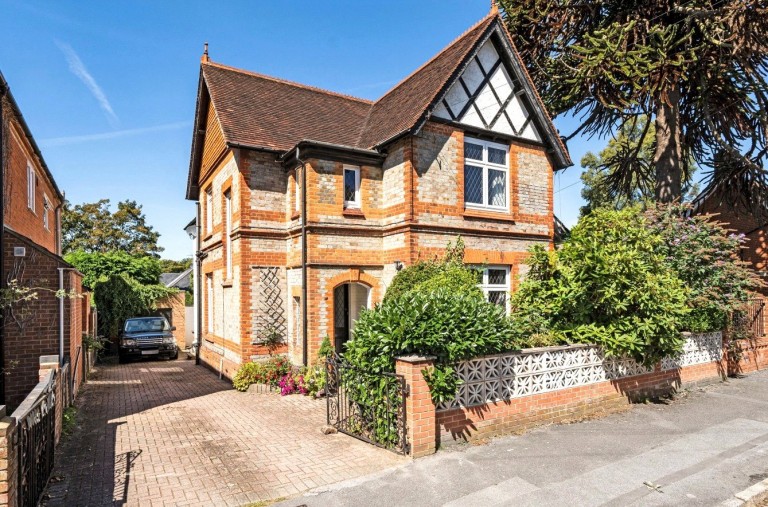 View Full Details for Crowthorne, Berkshire
