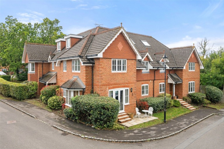 View Full Details for Warfield, Bracknell, Berkshire