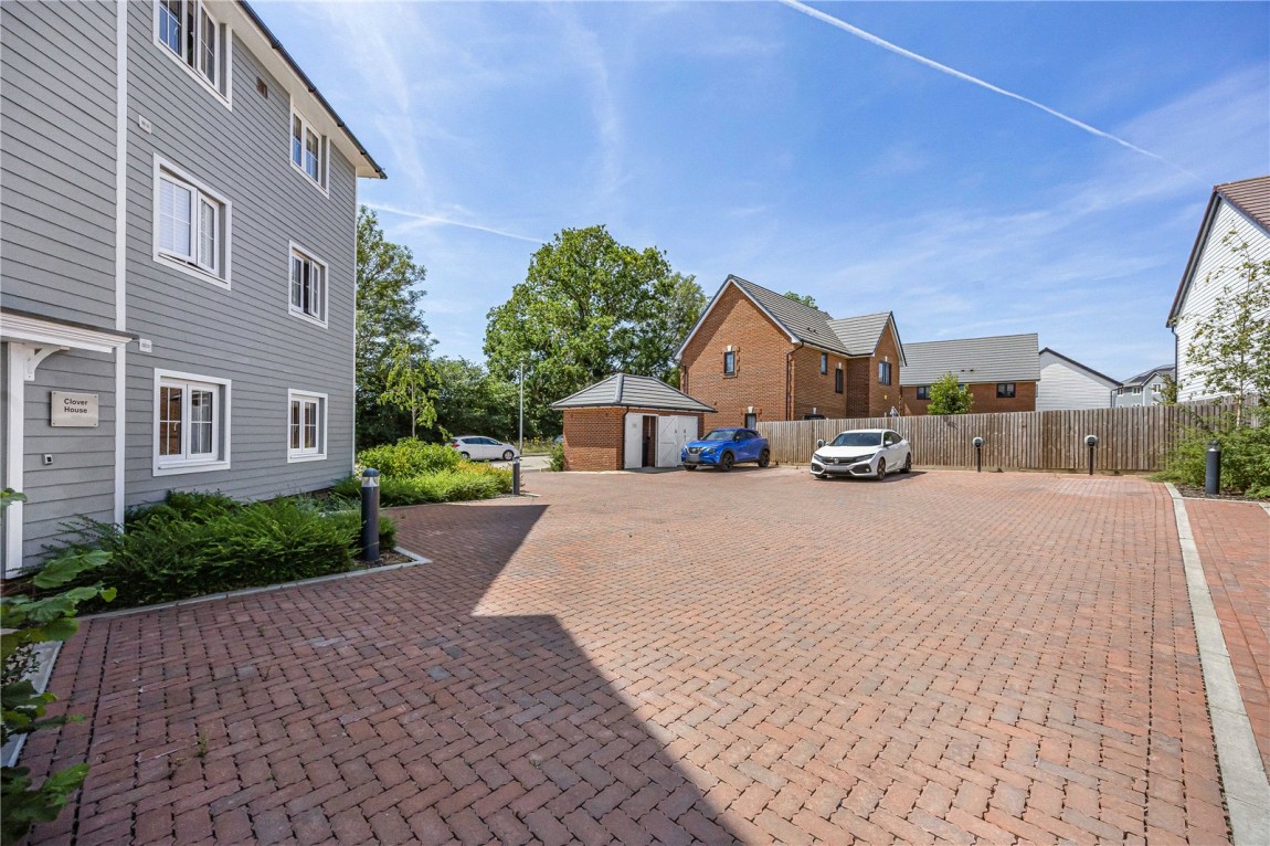 Images for Finchwood Park, Wokingham, Berkshire