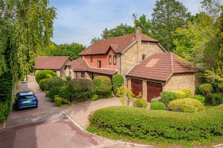 View Full Details for Finchampstead, Wokingham, Berkshire