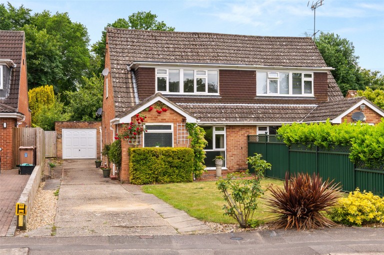 View Full Details for Finchampstead, Wokingham, Berkshire