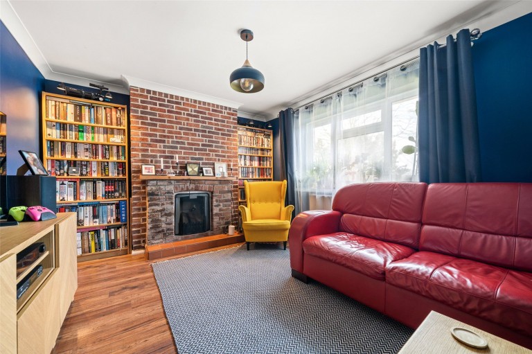 View Full Details for Finchampstead, Wokingham, Berkshire