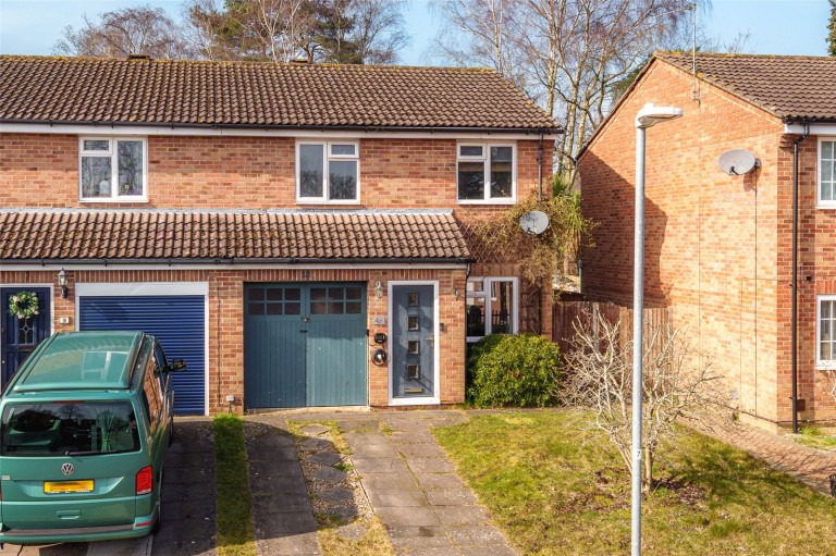 View Full Details for Owlsmoor, Sandhurst, Berkshire