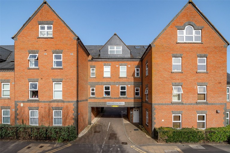 View Full Details for Crowthorne, Berkshire