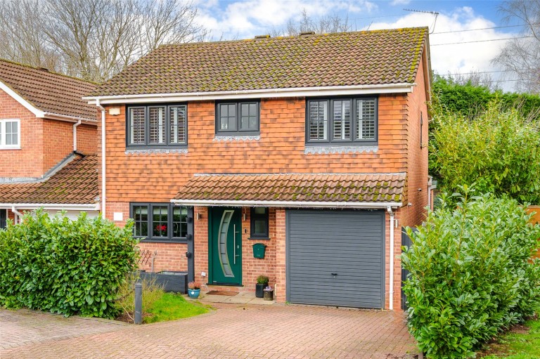 View Full Details for Owlsmoor, Sandhurst, Berkshire